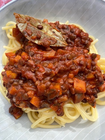 Bolognese Sauce mit Linsen auf Spaghetti | Bild: BR, Astrid Hickisch