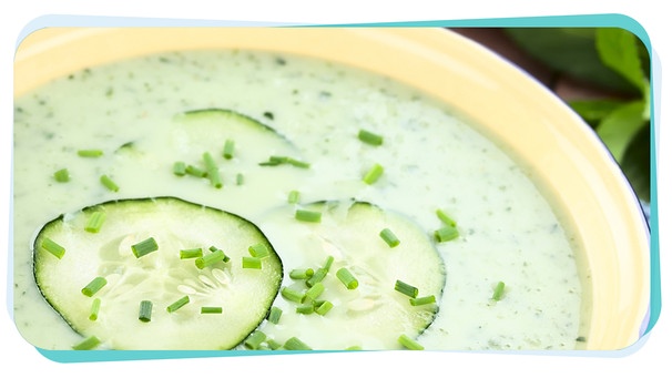 Kalte Joghurt-Gurken-Suppe | Bild: mauritius images / Pitopia / Ildi Papp