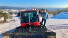 Johannes Schrader vom Ski-Club Neubau und sein Pistenbully, mit dem er jeden Winter viele Loipenkilometer spurt | Bild: Ski-Club Neubau