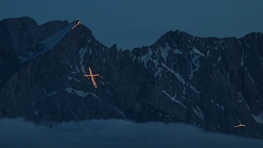 Sonnwendfeuer an der Alpspitze | Bild: picture alliance/dpa | Angelika Warmuth