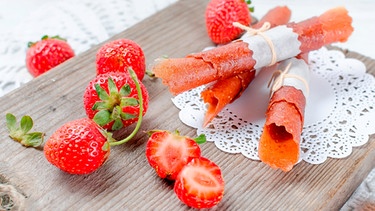 Fruchtleder aus Erdbeeren  | Bild: mauritius images / Viktoriya Martenyuk / Alamy / Alamy Stock Photos
