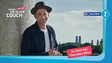 Harry G zu Gast bei der "Blauen Couch on Tour" beim BR Podcastfestival | Bild: Olaf Heine; Montage BR