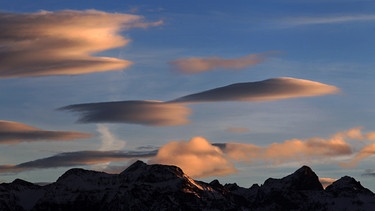 Altocumulus lenticularis Ufo oder Föhnwolken  | Bild: picture alliance  dpa  Karl-Josef Hildenbrand