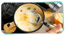 Köstliche Kartoffelsuppe, garniert mit Chips | Bild: mauritius images / Alamy / Leonid Iastremskyi /Montage BR