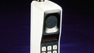 Das erste Handy war das Motorola DynaTAC 8000x | Bild: picture-alliance/ dpa | Fotoreport Motorola GmbH