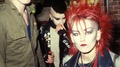 Punks mit bunten Haaren und Nieten-Jacken | Bild: picture alliance / PYMCA/Photoshot | Paul Hartnett