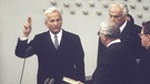 1984 wird Richard von Weizsäcker als Bundespräsident vereidigt. | Bild: picture-alliance / Sven Simon | SVEN SIMON