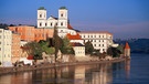 Blick auf die Michaeliskirche am Innufer in Passau. Undatiert.  | Bild: picture-alliance/dpa