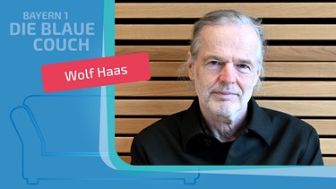 Wolf Haas zu Gast auf der Blauen Couch  | Bild: picture alliance  ROLAND SCHLAGER  APA  picturedesk.com; Montage: BR