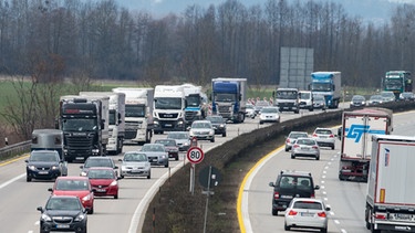 Stau Auf Der Autobahn: Ist Es Wirklich Eine Gute Idee, Bei Stau ...