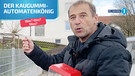 Gerhard befüellt Kaugummiautomaten  | Bild: Andreas Weindl