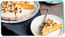 Ein aufgeschnittener Kürbiskuchen | Bild: mauritius images / Oksana Bratanova / Alamy / Alamy Stock Photos/ BR Montage