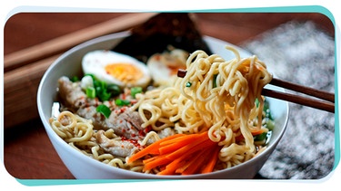 Ramen-Suppe | Bild: mauritius images / Alamy Stock Photos / Melei5 /Montage BR