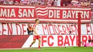 Thomas Müller auf dem Spielfeld, Transparente der Fans, u.a. mit der Aufschrift "Mia san die Bayern" -aufgenommen am 20.05.2023
| Bild: picture-alliance/dpa/Peter Schatz