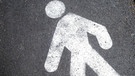 Symbol für Fußgänger auf dem Boden | Bild: Reuters (RNSP)