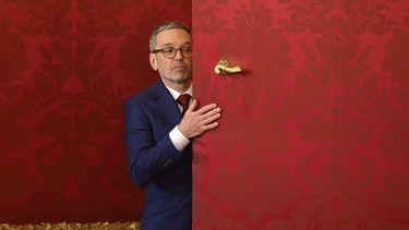 06.01.2025, Österreich, Wien: Österreichs FPÖ-Chef Herbert Kickl verlässt das Präsidialamt nach einem Treffen mit Bundespräsident Van der Bellen. Foto: Heinz-Peter Bader/AP/dpa +++ dpa-Bildfunk +++ | Bild: dpa-Bildfunk/Heinz-Peter Bader