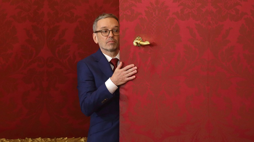 06.01.2025, Österreich, Wien: Österreichs FPÖ-Chef Herbert Kickl verlässt das Präsidialamt nach einem Treffen mit Bundespräsident Van der Bellen. Foto: Heinz-Peter Bader/AP/dpa +++ dpa-Bildfunk +++ | Bild: dpa-Bildfunk/Heinz-Peter Bader