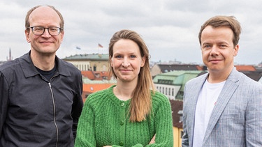 Andreas Platthaus (verantwortlicher Redakteur für Literatur und literarisches Leben der Frankfurter Allgemeinen Zeitung), Marie Schoeß (Autorin und Moderatorin beim Bayerischen Rundfunk) und Cornelius Pollmer (Redakteur im Feuilleton der Süddeutschen Zeitung)
| Bild: Michael McKee