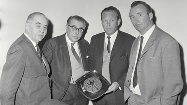 Gruppenbild zur 2000. Autofahrersendung "Gute Fahrt" mit  Fritz Benscher und Franz Schönhuber | Bild: BR/Fred Lindinger