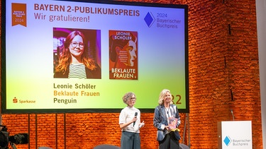 Bayerischer Buchpreis 2024: Verleihung des Bayern 2-Publikumspreises: BR-Literaturexpertin Judith Heitkamp (l.) und BR-Intendantin Katja Wildermuth (r.)
| Bild: Yves Krier