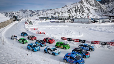 Rennwagen auf dem schneebedeckten Kurs bei der Trophée Andros im Dezember 2020 in Andorra | Bild: picture alliance / DPPI media | Paulo Maria