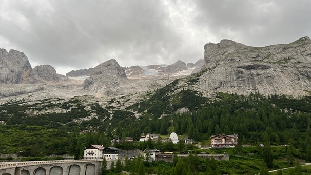 Blick auf den abgebrochenen Gletscher am Berg Marmolata in den Dolomiten in Südtirol | Bild: picture-alliance/dpa