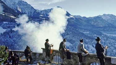 Böllerschützen am Lockstein hoch über Berchtesgaden | Bild: RoHa-Fotothek Fürmann/Süddeutsche Zeitung Photo