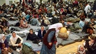 Flüchtlinge in einer überfüllten Turnhalle einer Schule in Lukavac nahe Tuzla (1993) | Bild: picture-alliance/dpa