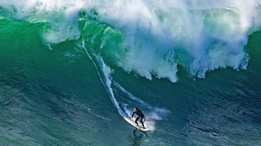 Nazare, Portugal: Surf Competion, The Nazaré Tow Challenge, Surfer: XXX, Aufnahmedatum 19.11.2023 | Bild: picture alliance / HOCH ZWEI | Juergen Tap