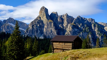 Sassongher von der Pralongià-Hochflächen, bei Corvara, Gadertal, Val Gardena, Dolomiten, Südtirol, Trentino, Italien, Europa | Bild: picture alliance / imageBROKER | Bildverlag Bahnmüller