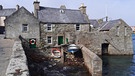 Das ist ein so genanntes "Lodberrie" und wohl das bekannteste auf Shetland. Hier "wohnt" in der Serie "Mord auf Shetland" der DI Jimmy Perez, der Held der Serie. | Bild: BR/Dorothea Brummerloh