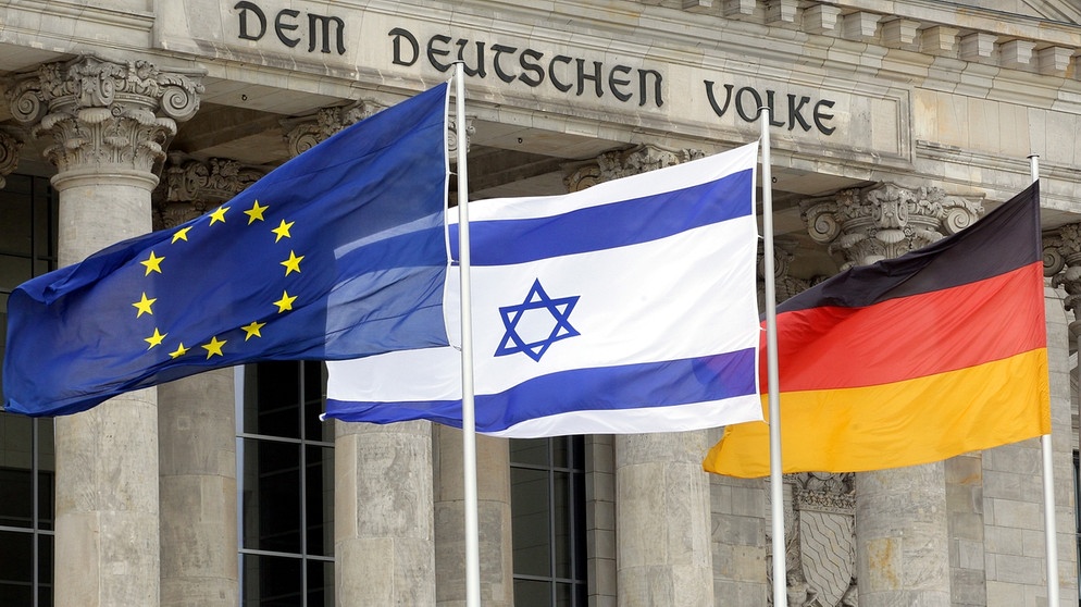 Die Flaggen von Israel und Deutschland