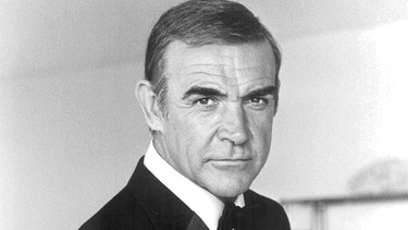 Sean Connery as James Bond in Never Say Never Again United Kingdom / Mono Print | Bild: picture alliance/United Archives | 91050/United_Archives/TopFoto