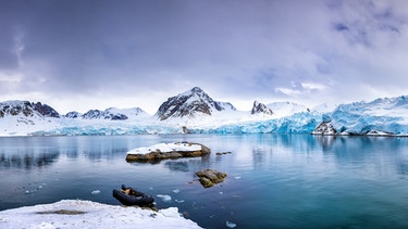 Der Smeerenburg Gletscher in Spitzbergen. | Bild: stock.adobe.com/Rixie
