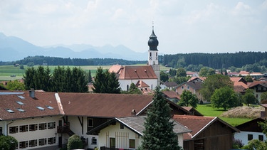 Das Dorf Erlstett im Chiemgau. | Bild: BR/Herbert Ebner