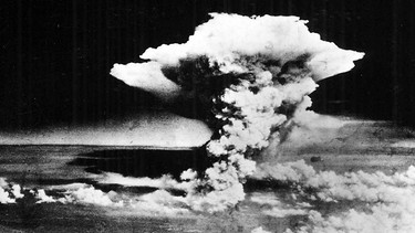 Luftaufnahme von Hiroshima, Japan, kurz nachdem die Atombombe niederging, 1945 | Bild: picture alliance/United Archives |