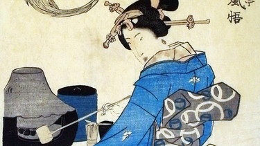 Malerei von Keisai Eisen. Eine Frau führt eine Teezeremonie durch. | Bild: picture alliance / CPA Media Co. Ltd
