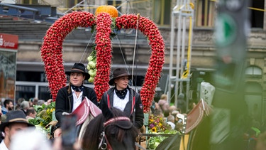 Erntedankfestzug zur Michaeliskirchweih | Bild: picture alliance/dpa | Pia Bayer