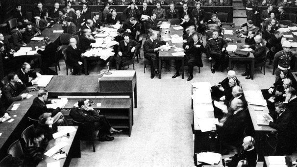 Blick in den Nürnberger Justizpalast während der Eröffnung des Hauptkriegsverbrecherprozesses am 20. November 1945 vor dem Internationalen Militärgerichtshof. | Bild: picture-alliance/dpa