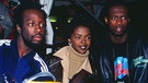 Die Hip-Hop-Band The Fugees: Wyclef Jean, Lauryn Hill und Pras Michel, bei den MTV Europe Awards in Mailand, Italien 1998 | Bild: picture alliance/United Archives | Valdmanis