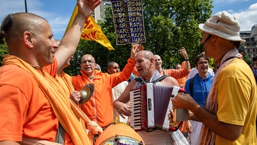 Hare Krishna-Anhänger in London | Bild: picture alliance / ZUMAPRESS.com | James Willoughby