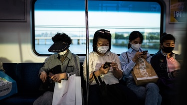 Eine U-Bahn in Seoul | Bild: picture alliance, Hans Lucas, Xose Bouzas