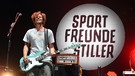 Rüde von den Sportfreunden Stiller auf der Bühne mit Bass in der Hand | Bild: picture-alliance/dpa