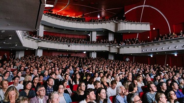 Bei der letztjährigen Eröffnungsfeier des DOK.fest München im Deutschen Theater | Bild: DOK.fest München 