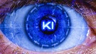 Blaues Auge mit blauen Adern und großer Pupille, in der Mitte das Wort: KI - künstliche Intelligenz. Symbolbild für den Fortschritt und Künstliche Intelligenz | Bild: picture alliance / CHROMORANGE | Michael Bihlmayer