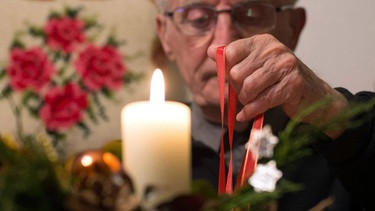 Gegen die Einsamkeit an Weihnachten | Bild: dpa-Bildfunk