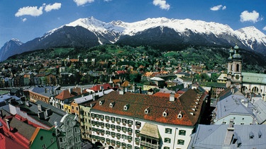 Blick auf Innsbruck. Berühmt ist vor allem das "Goldene Dachl". | Bild: BR/Innsbruck Tourismus