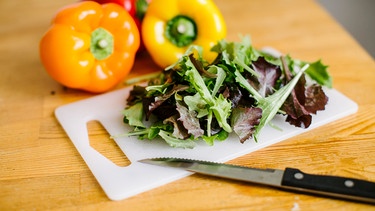 Paprikas und Salat. | Bild: BR/Johanna Schlüter