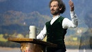 12.03.2025, Bayern, München: Maximilian Schafroth, Schauspieler und Kabarettist, hält beim Starkbieranstich auf dem Nockherberg die Fastenpredigt. Mit dem traditionellen Verspotten, dem «Derblecken» von Politikern am Münchner Nockherberg, wird traditionell die Starkbier-Saison in Bayern eröffnet. Foto: Sven Hoppe/dpa +++ dpa-Bildfunk +++ | Bild: dpa-Bildfunk/Sven Hoppe