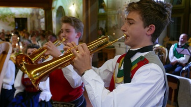 Familienmusik Steinberger, der Rudi und der Franzl an ihren Flügelhörnern | Bild: RAI Südtirol